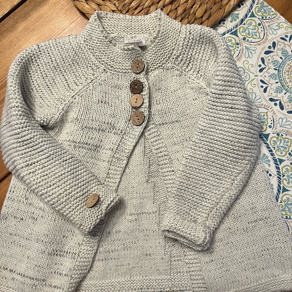 4-5T Sweater bundle - Picture 3 of 4